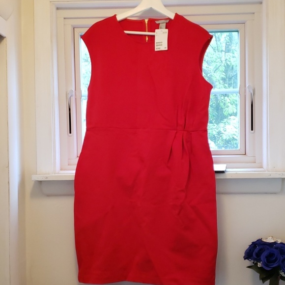 H&M Dresses & Skirts - Red dress w/Side Scrunch (Above knee) NWT